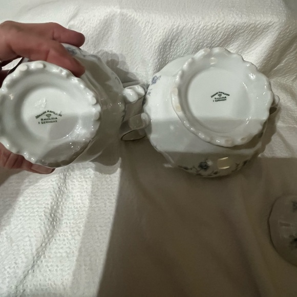 Johann Haviland Blue Garland Cream and Sugar Set - Picture 5 of 10
